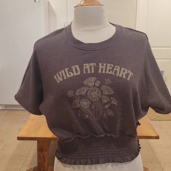 🌅EUC~ CLEO + WOLF SMOCKED GRAPHIC TEE - Picture 2 of 6